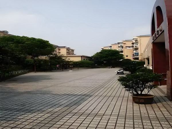 深圳最新落户政策_冯骥荐电影南京照相馆：没有抒情只有血的事实 还有性费一些一次用