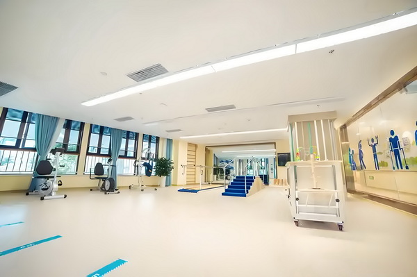 深圳户口入户条件2025_董璇失去的口碑，竟然被自己9岁的女儿挽回了 了换这既抓住作的关键届工
